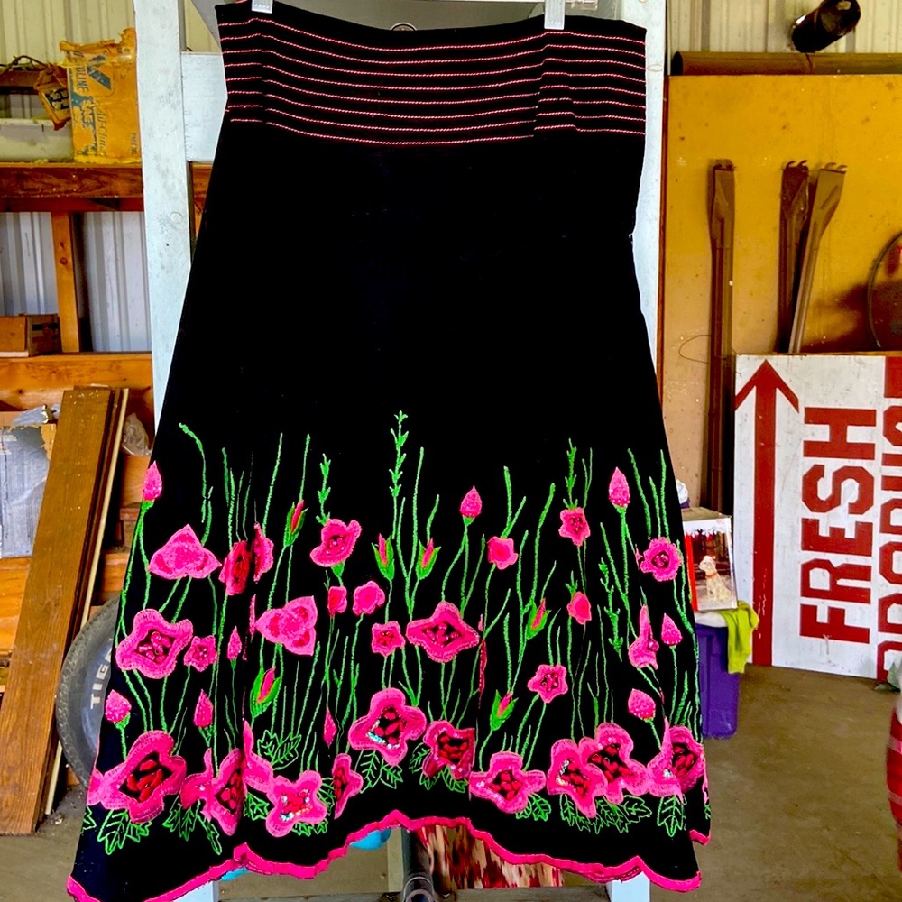 Festive swirl skirt by Basil & Maude